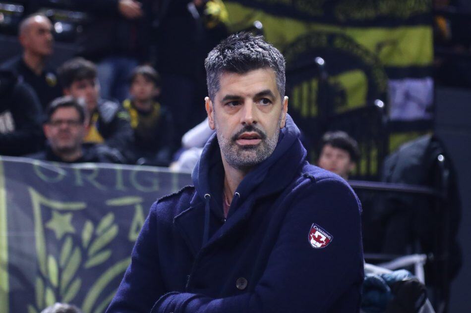 Ντούσαν Σάκοτα: «Από τις μεγαλύτερες νίκες της ΑΕΚ – Ευχόμαστε να σηκώσουμε το τρόπαιο»