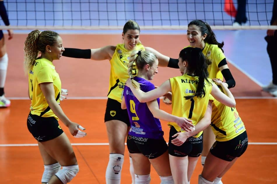 Το έπος της ΑΕΚ – «Πάτησε» με 2-3 σετ τον Πανιώνιο μέσα στη Νέα Σμύρνη και προκρίθηκε στα ημιτελικά!