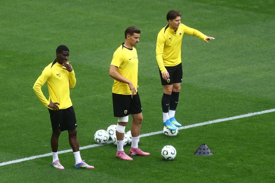 Με δεμένο πόδι στην προπόνηση της ΑΕΚ ο Ρέλβας (VIDEO)