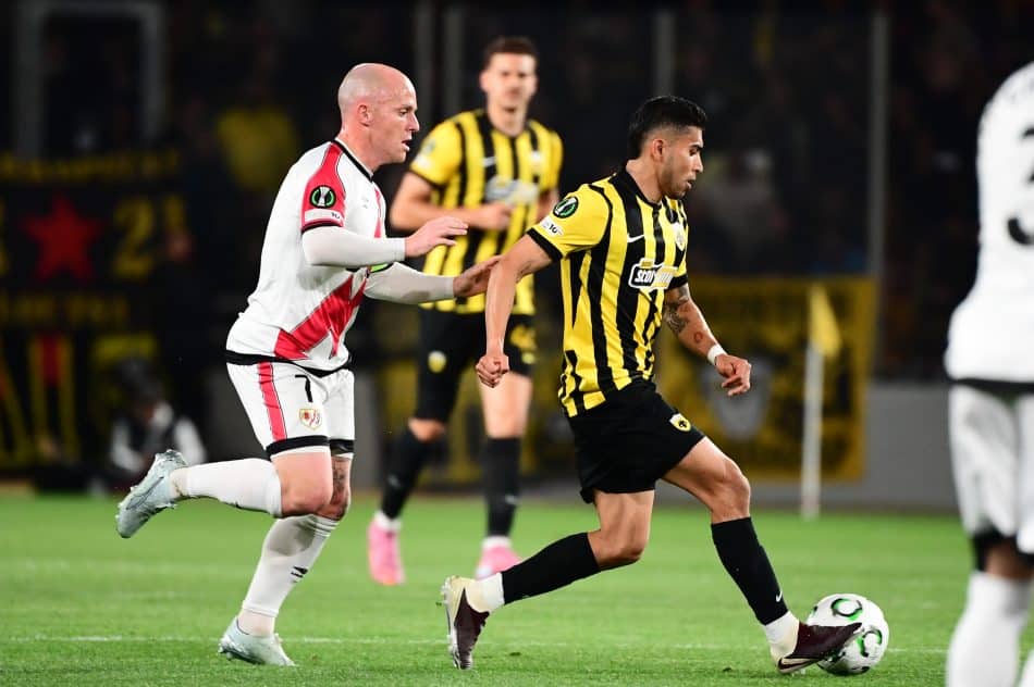 ΑΕΚ-Ράγιο: Η εντυπωσιακή επέμβαση του Στρακόσια στο σουτ του Παλαθόν (VIDEO)