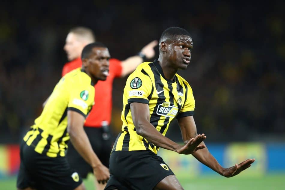 AEK-Ράγιο: Ο Ζίνι το «κάρφωσε» για το 1-0 και έβαλε… φωτιά στην Allwyn Arena! (VIDEO)