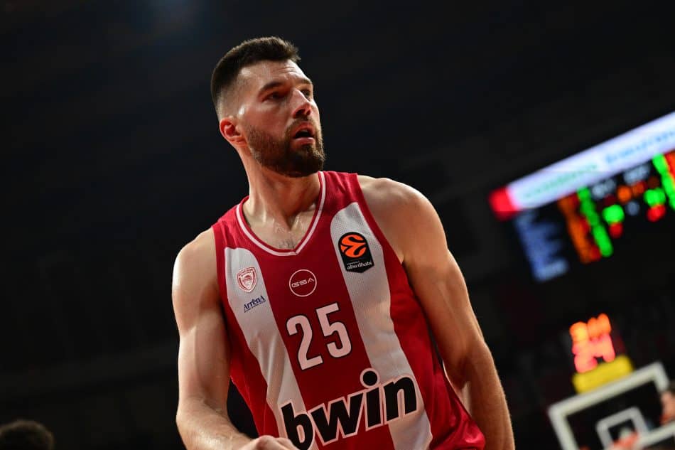 Ιταλικά ΜΜΕ: «Ο Πίτερς έχει συμφωνήσει με την Αρμάνι Μιλάνο»