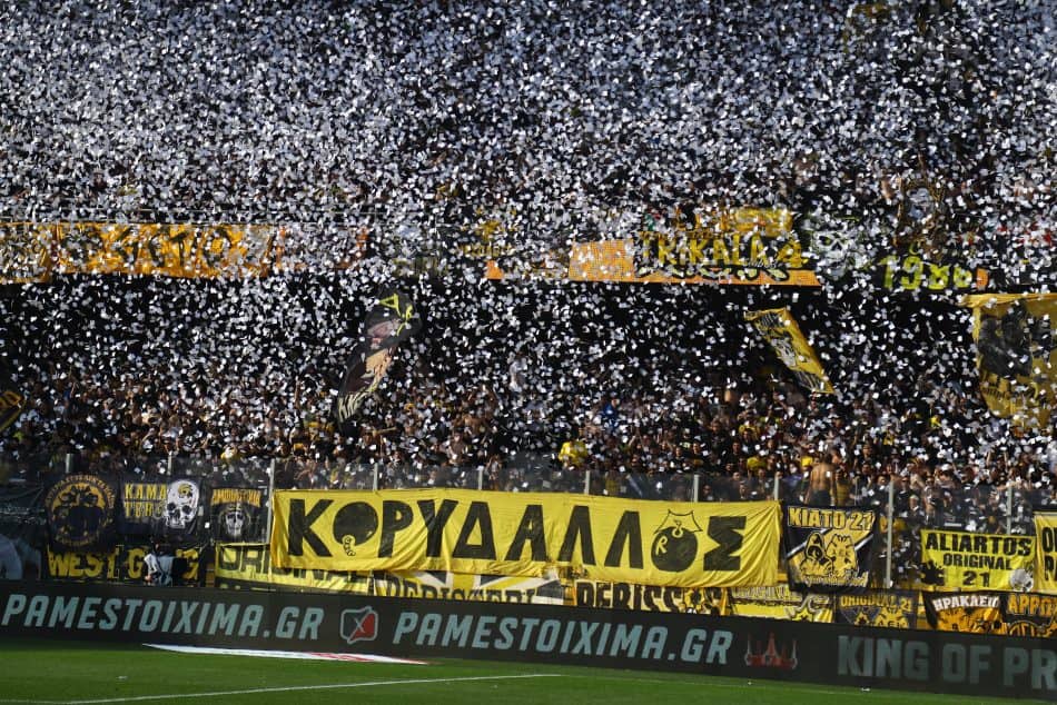Η μαγική ατμόσφαιρα με τα χαρτάκια πριν την έναρξη του ΑΕΚ-ΠΑΟΚ (VIDEO)