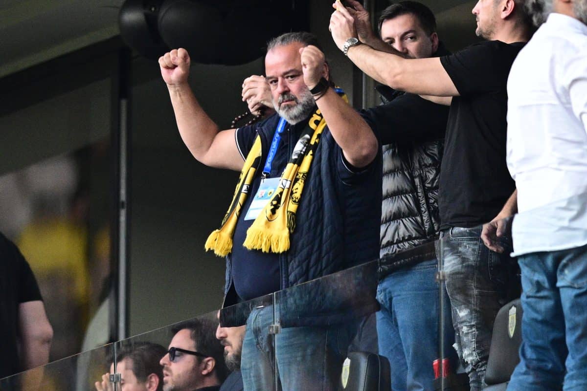 Το «Αγάπα με», αγαπημένο τραγούδι του Μάριου Ηλιόπουλου, στα μεγάφωνα της Allwyn Arena