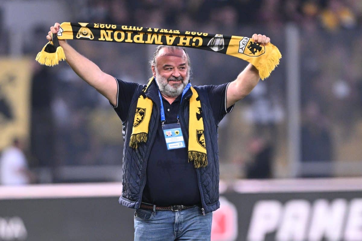 Ο Ηλιόπουλος με κασκόλ «Champions» πανηγύρισε την 3άρα επί του ΠΑΟΚ! (ΦΩΤΟ)