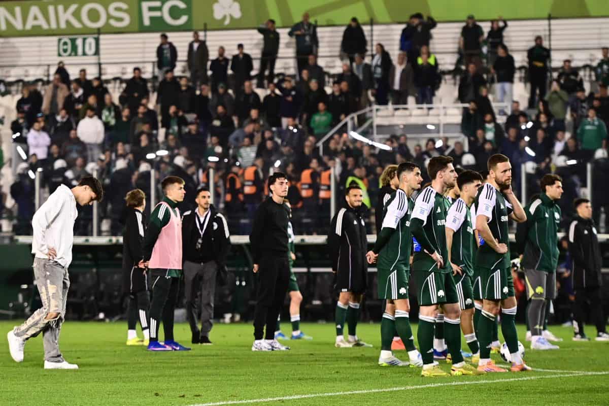 Η Θύρα 13 έριξε μπουκάλια προς τους παίκτες του Παναθηναϊκού μετά την ήττα από τον Ολυμπιακό!