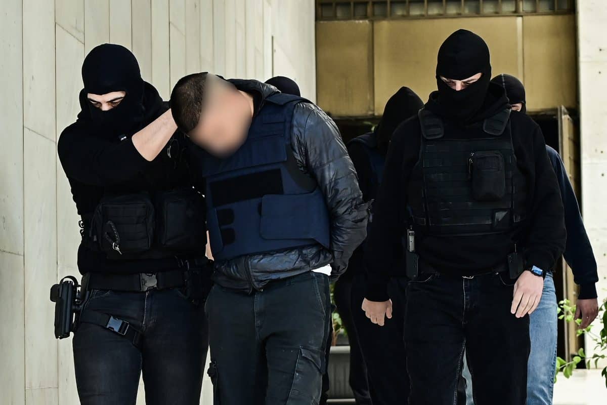 Άγιος Δημήτριος: «Μας έδειξε το μαχαίρι που έσταζε αίμα» – Αναλυτικά όσα έγιναν εκείνο το βράδυ