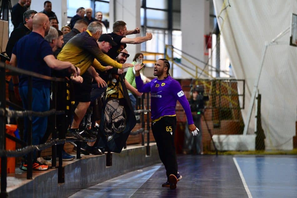 Οι πανηγυρισμοί των παικτών της ΑΕΚ μετά τη μεγάλη νίκη επί του ΠΑΟΚ! (VIDEO)