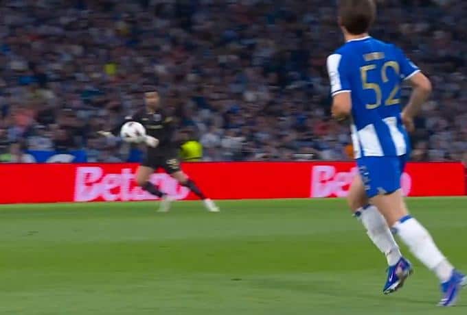 Το απίστευτο αυτογκολ της Πόρτο έγραψε ιστορία (VIDEO)