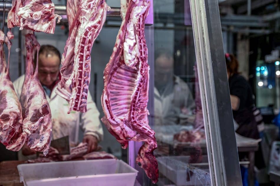 Σύγκριση τιμών: Πόσο πιο ακριβό είναι το πασχαλινό τραπέζι σε σχέση με το περυσινό