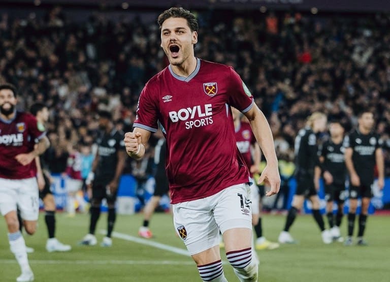 «H Ντόρτμουντ εξετάζει τον Μαυροπάνο»