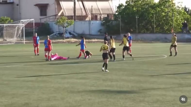 Για γέλια και για κλάματα! Καθαρό πέναλτι υπέρ της ΑΕΚ έγινε επιθετικό φάουλ (VIDEO)