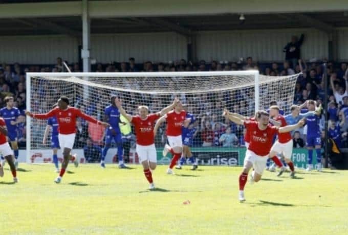 Θρίλερ ανόδου στην Αγγλία με γκολ στο 90+13’