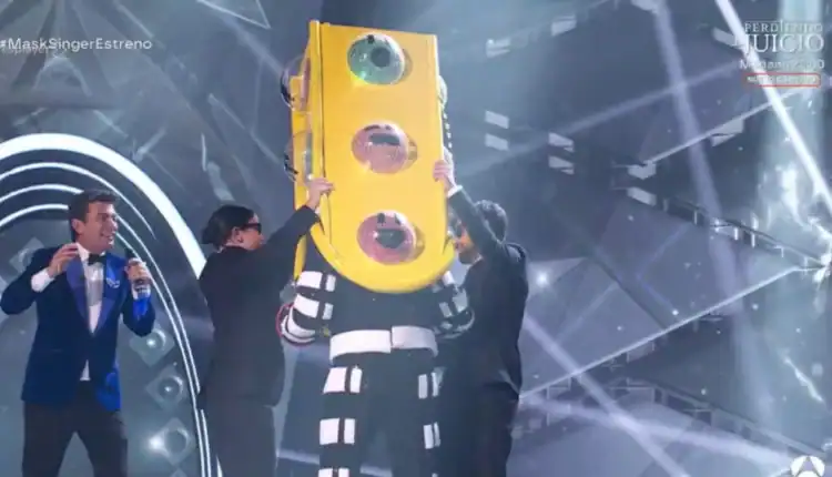 Παλαίμαχος ποδοσφαιριστής της Μπαρτσελόνα έγινε viral ντυμένος… φανάρι (VIDEO)