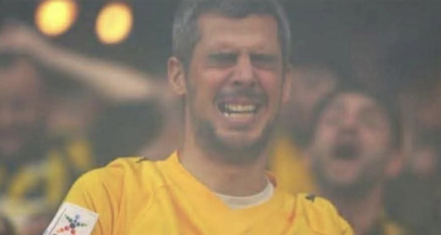 Eπικό σχόλιο για τον βουρκωμενο οπαδό της ΑΕΚ: «Είναι ο άντρας μου, έτσι δεν έκλαψε ούτε όταν γέννησα τα παιδιά του» (ΦΩΤΟ)