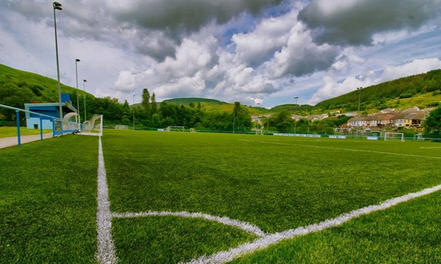 Ερασιτέχνης ποδοσφαιριστής-θεατής μπήκε στο γήπεδο και γρονθοκόπησε παίκτες!