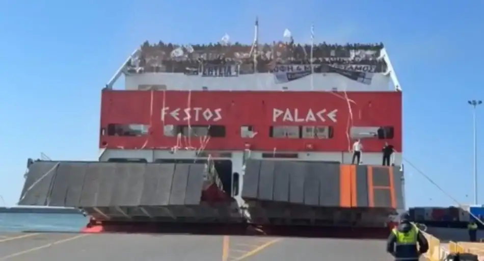 Λαοθάλασσα στο Ηράκλειο για τον θρίαμβο του ΟΦΗ – Αποθεωτική υποδοχή στο λιμάνι (VIDEO)