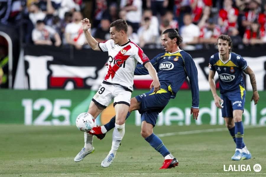 Η Ράγιο Βαγιεκάνο νίκησε την Εσπανιόλ και έκανε «άλμα» παραμονής