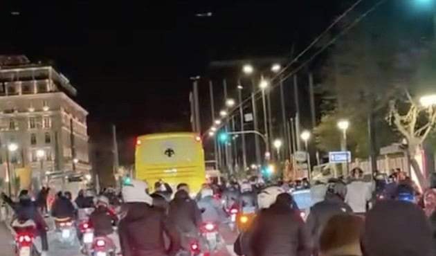 Χαμός από τη μηχανοκίνητη πορεία των Ενωσιτών στη Συγγρού! (VIDEO)