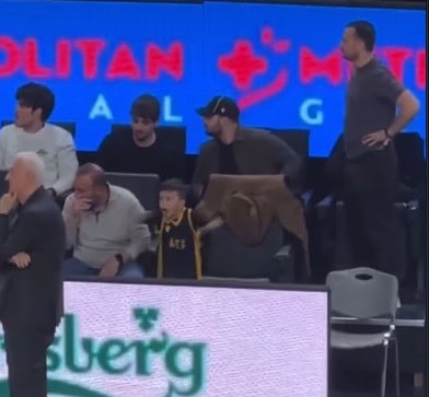 Ο έξαλλος πανηγυρισμός του μικρού φίλου της ΑΕΚ στο παιχνίδι με την Μπανταλόνα (VIDEO)