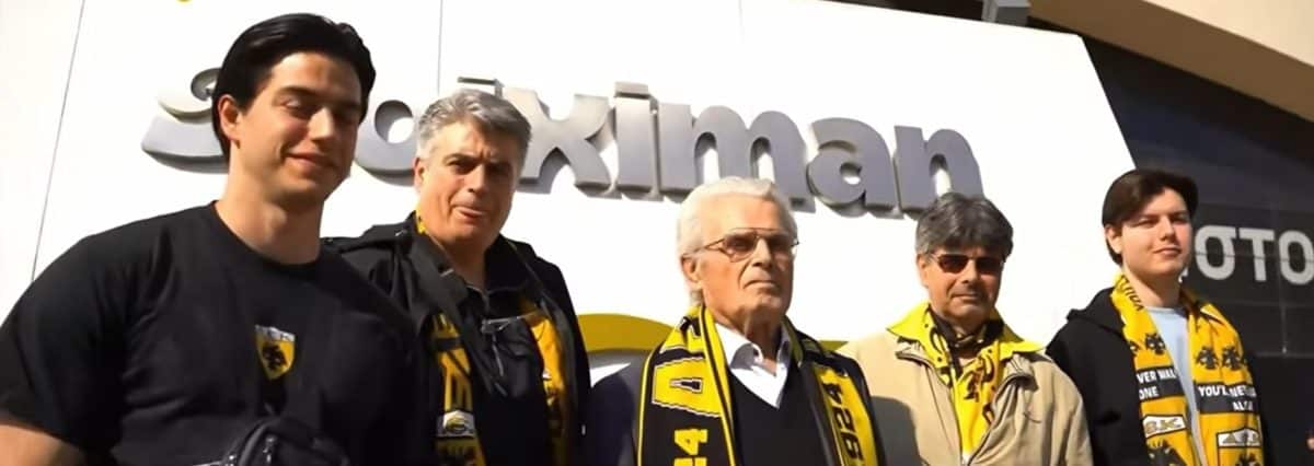 Συγκλονιστική στιγμή με 91χρονο φίλο της ΑΕΚ να γιορτάζει τα γενέθλια του στο γήπεδο με την οικογένεια του (VIDEO)