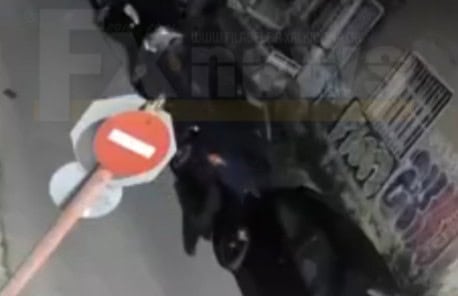 Βίντεο-ντοκουμέντο του δράστη που έσκαγε λάστιχα σε αυτοκίνητα στην Νέα Φιλαδέλφεια (VIDEO)