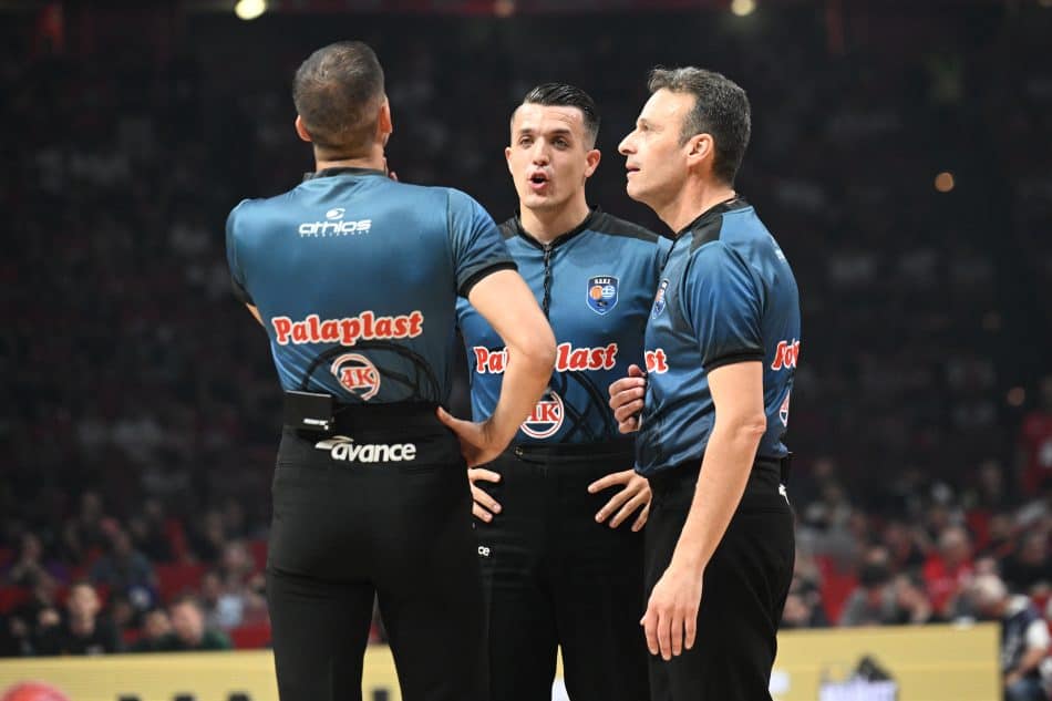 Μαγκλογιάννης και Τσιμπούρης στο Game 1 της ΑΕΚ με τον Ολυμπιακό