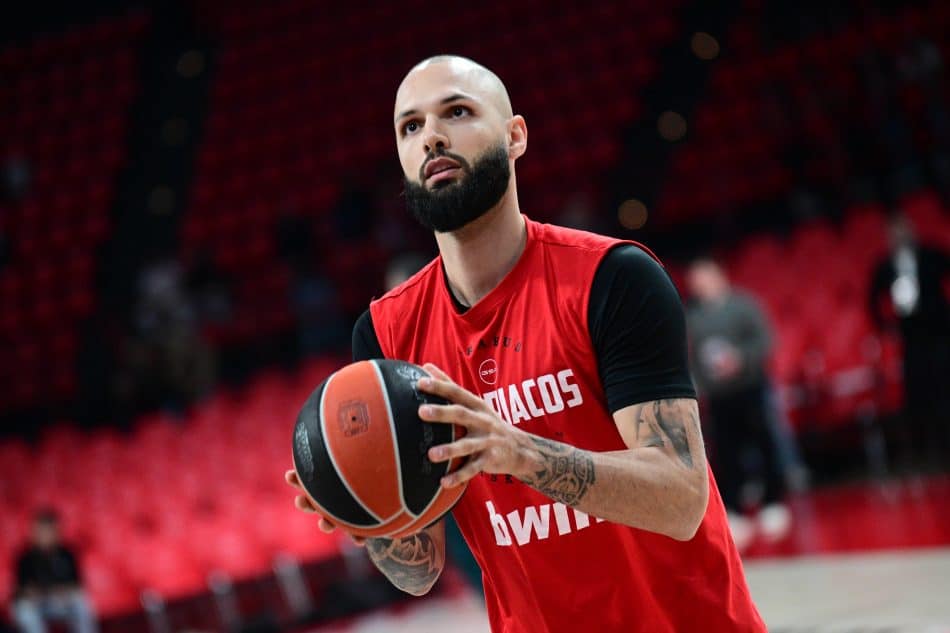 Χωρίς Μιλουτίνοφ και Φουρνιέ η 12άδα του Ολυμπιακού κόντρα στην ΑΕΚ