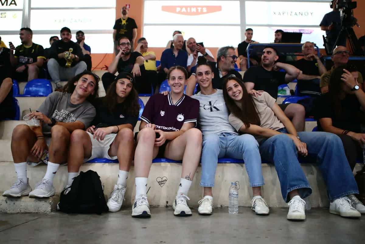 ΑΕΚ: Στο Καματερό δίπλα στη γυναικεία ομάδα χάντμπολ τα κορίτσια της ομάδας ποδοσφαίρου (ΦΩΤΟ)