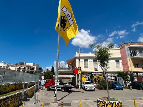 Ο Ηλιόπουλος έδωσε εντολή να γεμίσει αφίσες για την πρωταθλήτρια όλη η Νέα Φιλαδέλφεια!