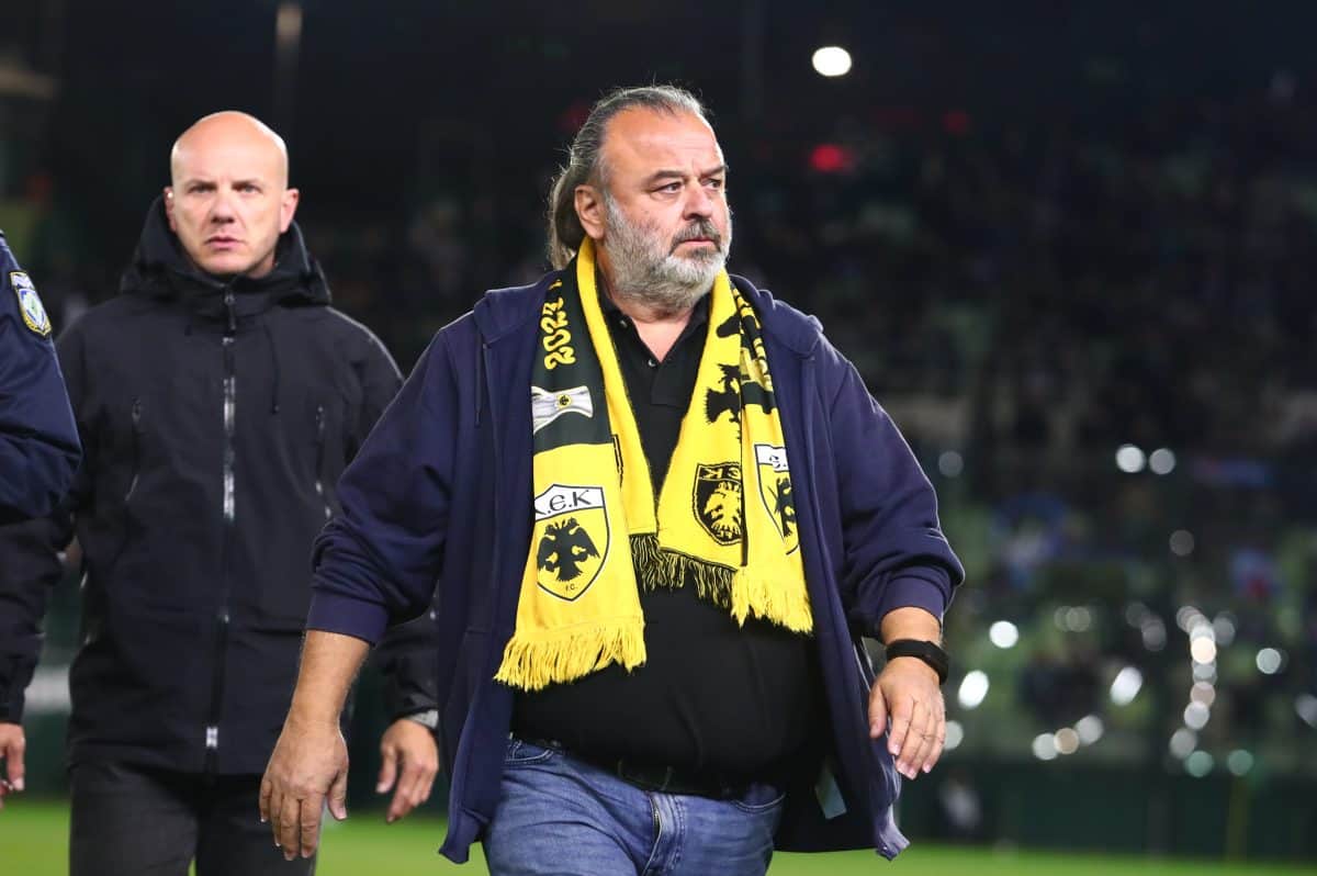 Ο Ηλιόπουλος διέσχισε όλο το γήπεδο από την φυσούνα μέχρι τα VIP για να δει το ντέρμπι από το booth (VIDEO)