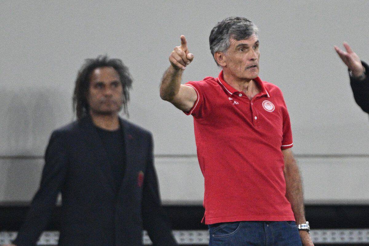 Ο κόσμος της ΑΕΚ δεν ξεχνά – Φώναξε ρυθμικά το όνομα του Μεντιλίμπαρ!