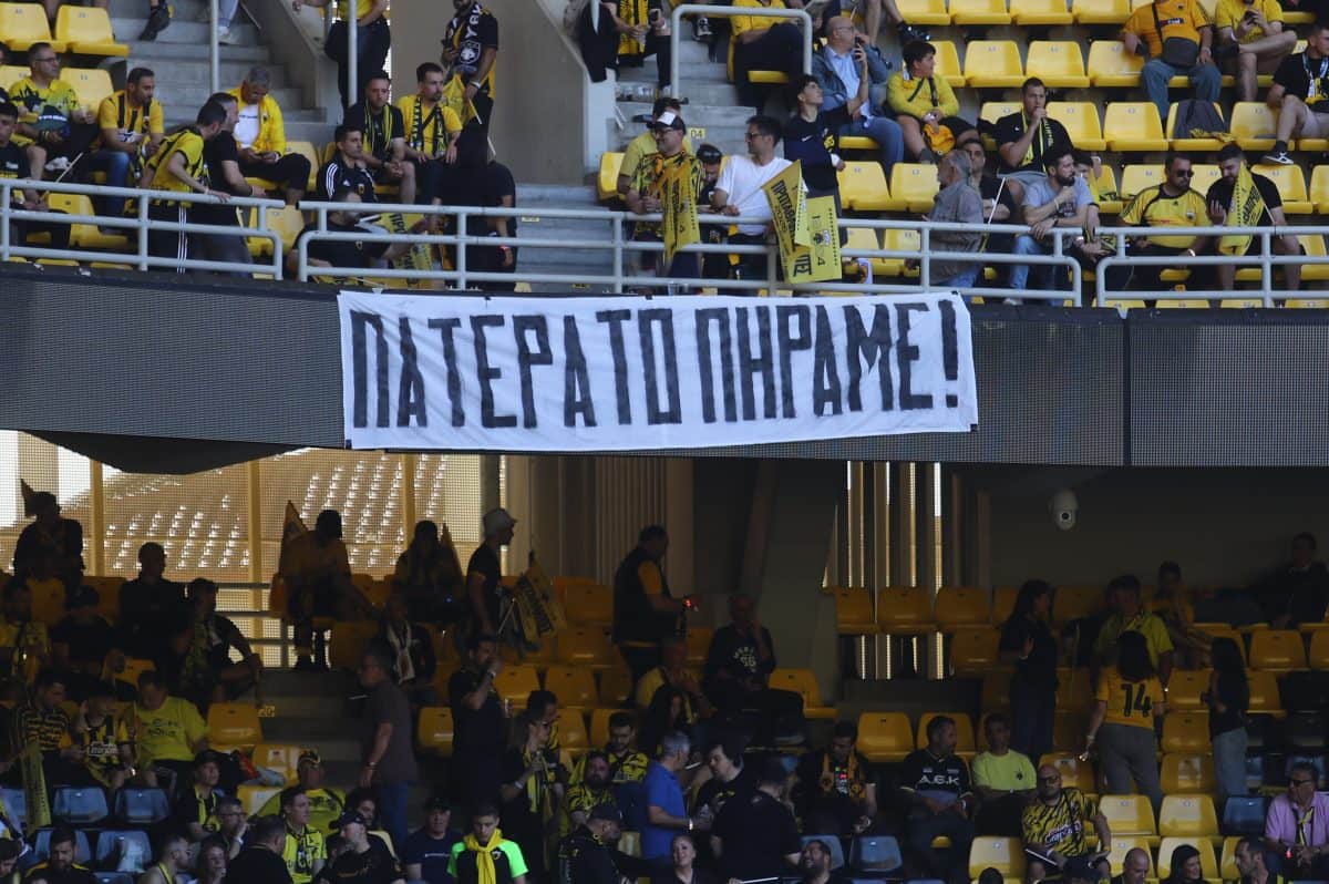 «Πατέρα το πήραμε»: Το συγκινητικό πανό στη Νέα Φιλαδέλφεια (ΦΩΤΟ)