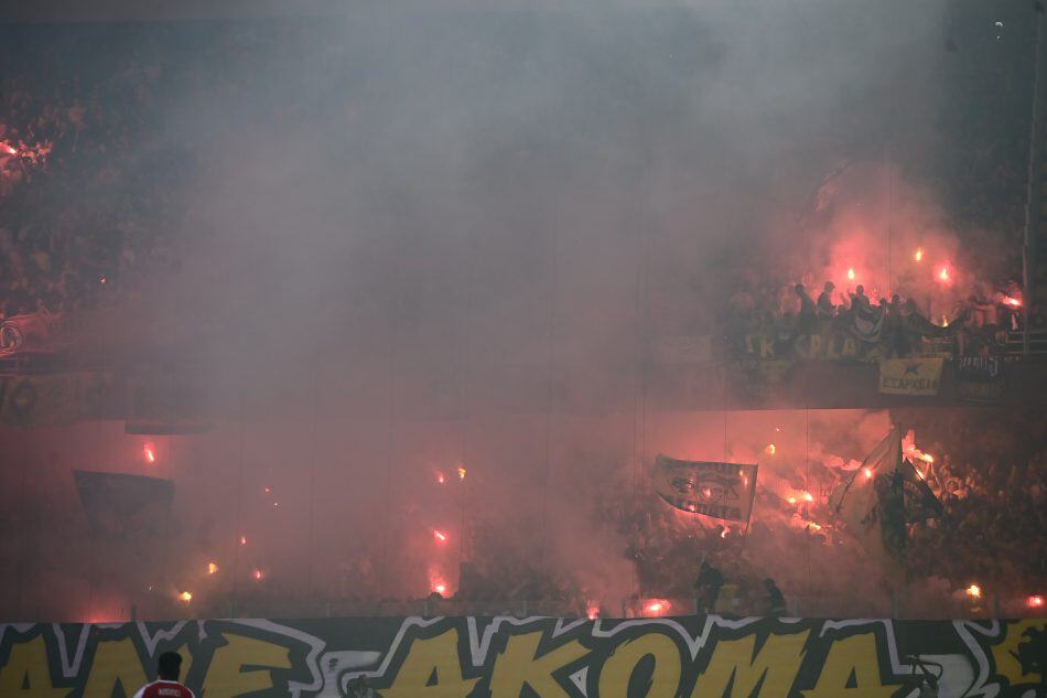 Σε ρυθμούς φιέστας η Allwyn Arena – Εκρηκτική ατμόσφαιρα από τους οπαδούς της ΑΕΚ! (VIDEO)