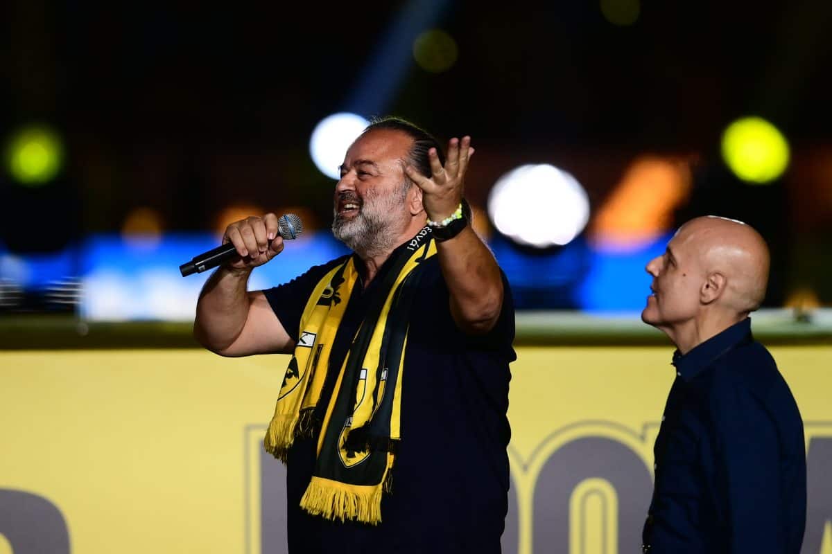 Ο Ηλιόπουλος τραγούδησε το «Αγάπα με» από τη σουίτα του (VIDEO)