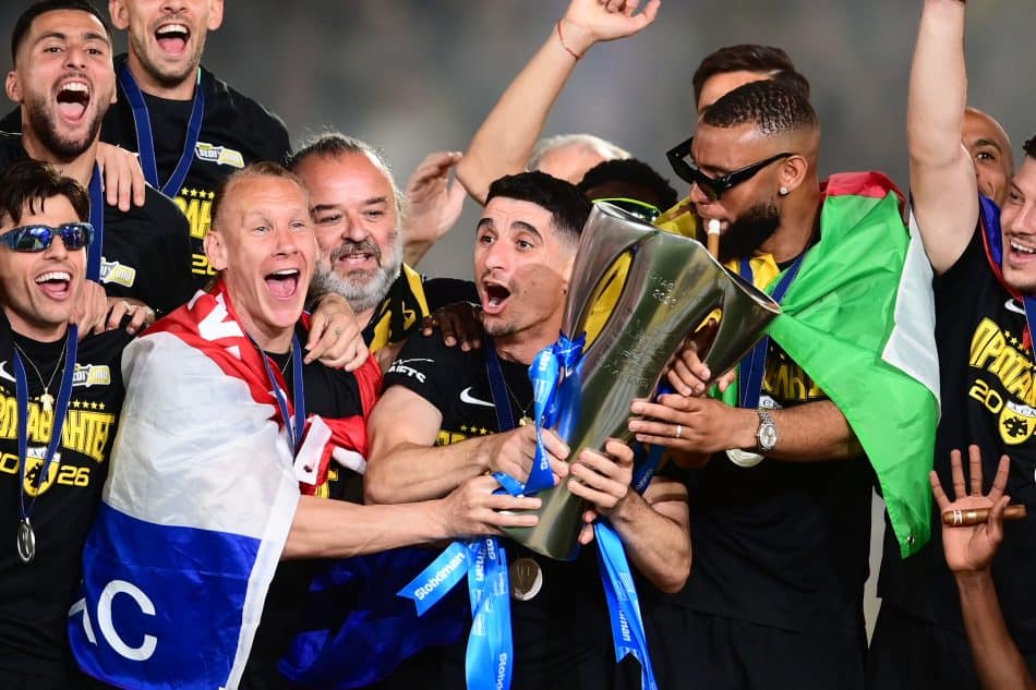 Ετσι μεταφέρθηκε η κούπα του πρωταθλήματος στη Νέα Φιλαδέλφεια (VIDEO)
