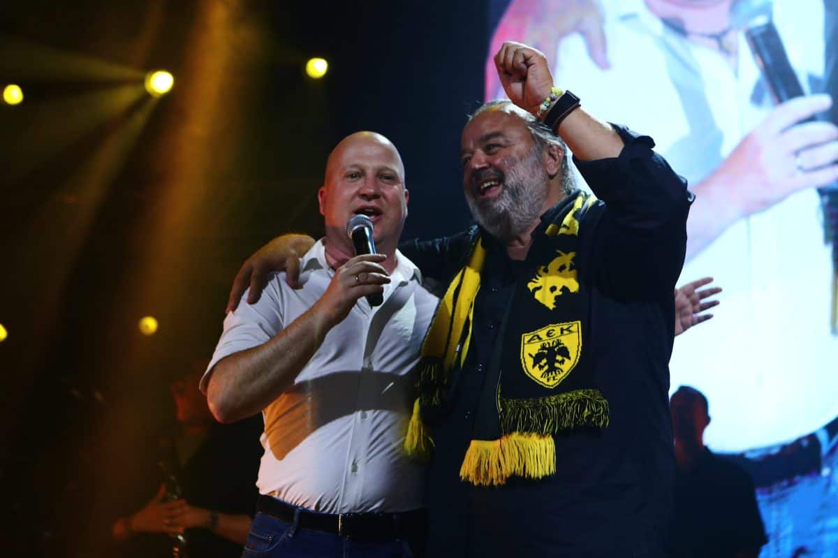 Ο Νίκολιτς… οργάνωσε εξέδρα στα μπουζούκια: «ΑΕΚ ολέ, ΑΕΚ ολέ» (VIDEO)