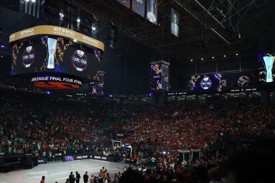 Χάος στον τελικό της Euroleague: 500 οπαδοί του Ολυμπιακού μπήκαν χωρίς εισιτήριο (VIDEO)