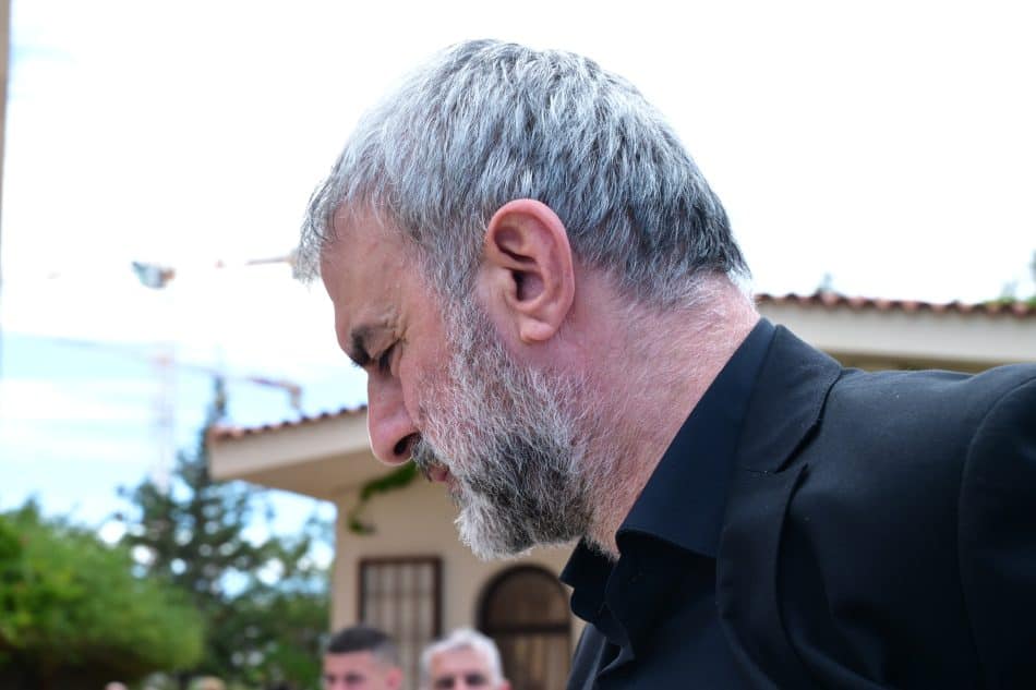 Κλίμα βαθιάς θλίψης στην κηδεία της Γωγώς Μαστροκώστα (ΦΩΤΟ)