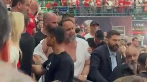 Σκίστηκε η μπλούζα του Μαρινάκη από την ένταση με τον Δημητριάδη! (ΦΩΤΟ-VIDEO)