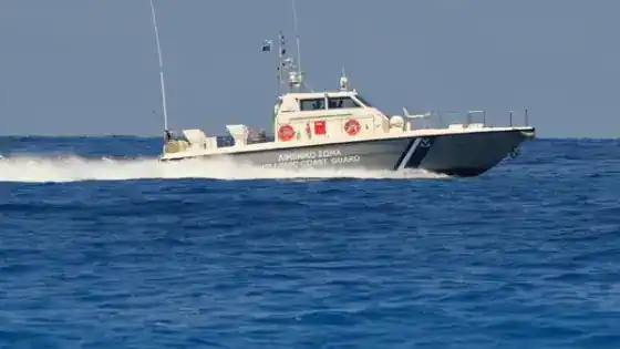 Καμένα Βούρλα: Βυθίστηκε σκάφος με τρεις επιβάτες