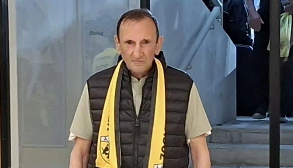 Σπουδαία κίνηση από την Ηλιόπουλο: Καλεσμένος της ΑΕΚ ο Σπύρος Θώδης στο ματς με τον Παναθηναϊκό (ΦΩΤΟ)