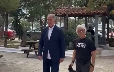 Ο Ντούσαν Μπάγεβιτς στην κηδεία της Γωγώς Μαστροκώστα (VIDEO)