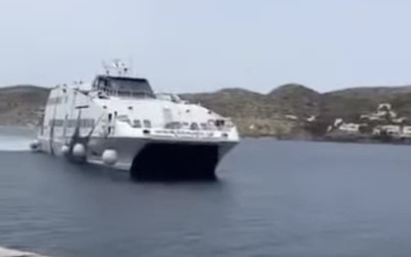 Ο ύμνος της πρωταθλήτριας ΑΕΚάρας ακούγεται στα πλοία της Seajets – Η εντολή που έδωσε ο Ηλιόπουλος (VIDEO)