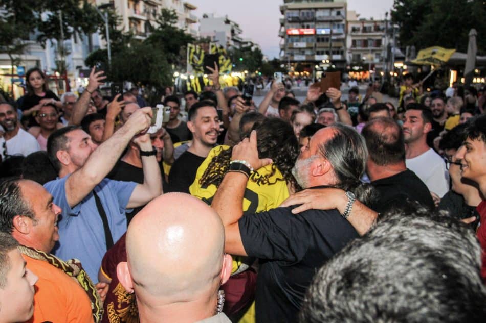 «Κατακίτρινη» η Καλαμάτα, πανικός στην πλατεία που μιλάει ο Ηλιόπουλος! (ΦΩΤΟ)