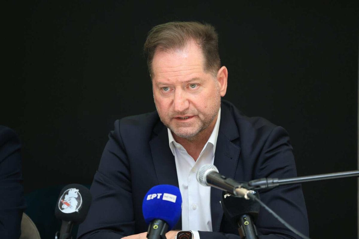 Νταβέλης: «Εξω γινόντουσαν επεισόδια, μέσα ήταν η γυναίκα μου με το παιδί μου, θα τους βάλω φυλακή!»