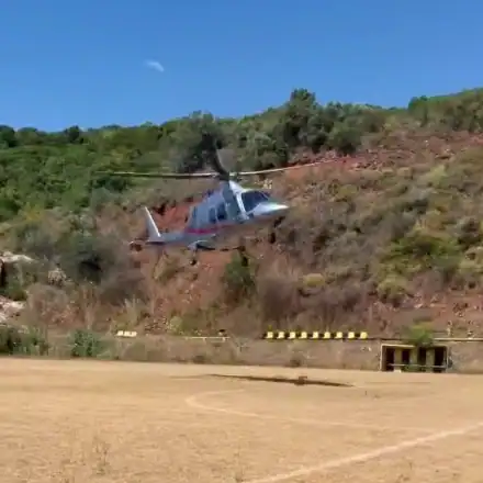 Η απίστευτη στιγμή που ο Μάριος Ηλιόπουλος προσγειώνεται με ελικόπτερο στη Λογγά Μεσσηνίας! (VIDEO)