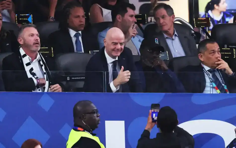 Η FIFA απέβαλε χώρα από όλες τις διοργανώσεις