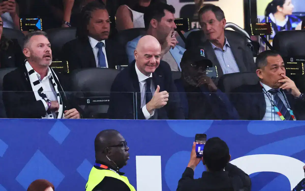 Η FIFA απέβαλε χώρα από όλες τις διοργανώσεις