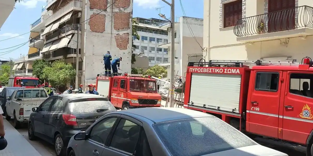 Κατέρρευσε πολυκατοικία στα Πετράλωνα – Υπάρχουν αναφορές για εγκλωβισμένους